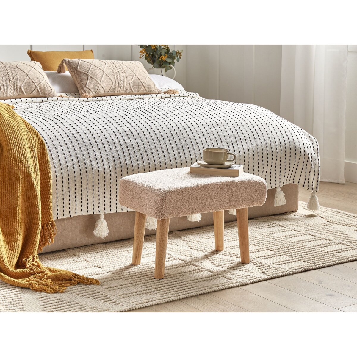 Stołek boucle beżowy TAKOMA