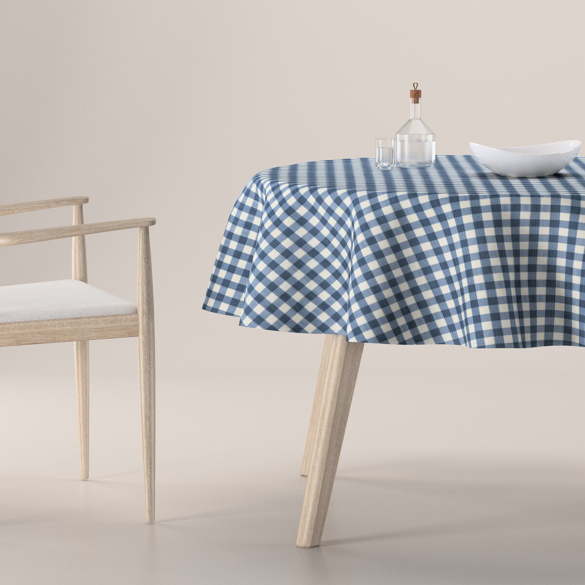 Obrus okrągły 160 x 160 cm granatowo-biała kratka (1,5x1,5cm)