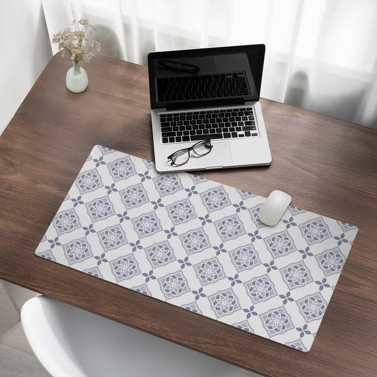 Granatowa mata na biurko Geometryczny kwiat, 90x45 cm