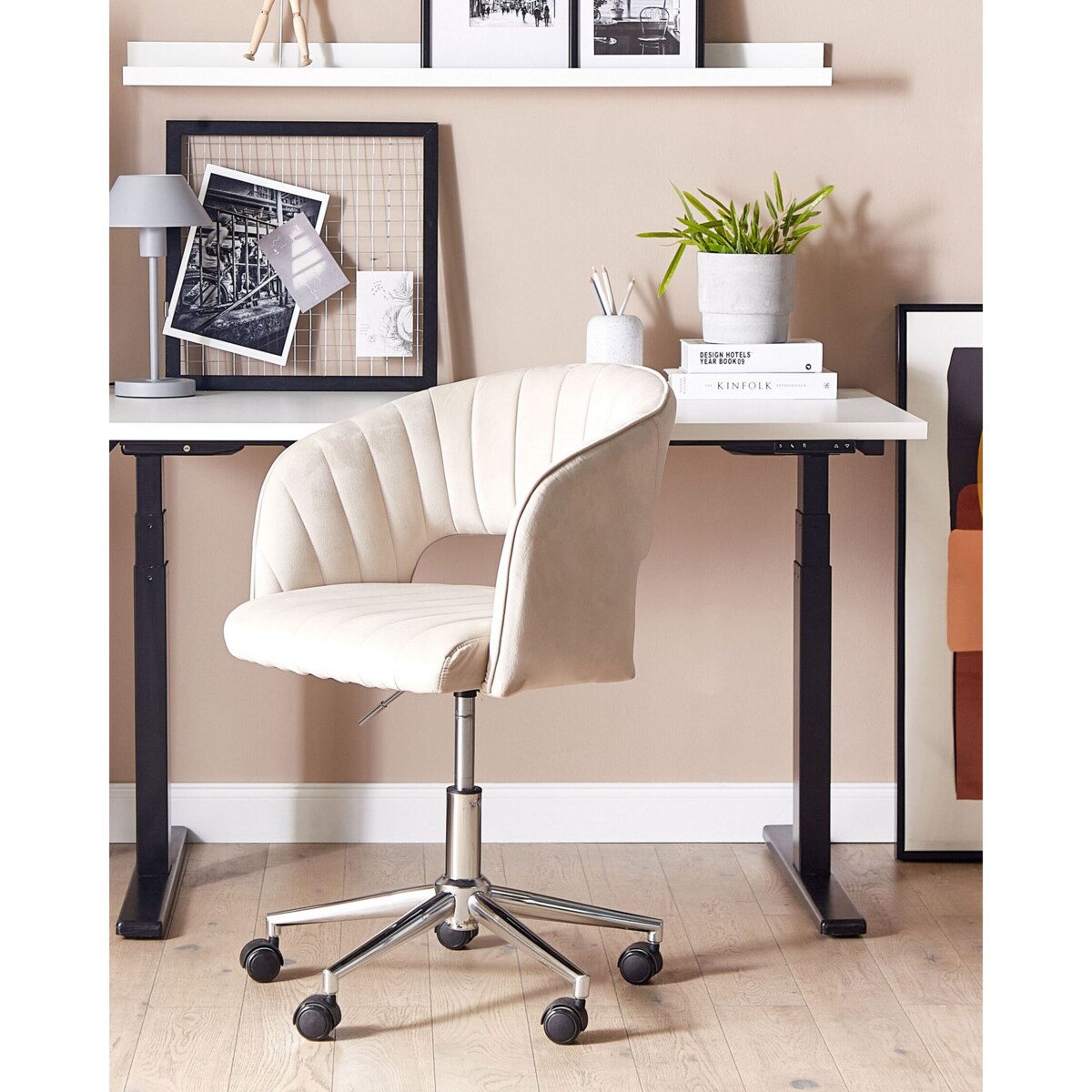 Krzesło biurowe regulowane welurowe beżowe KATONAH