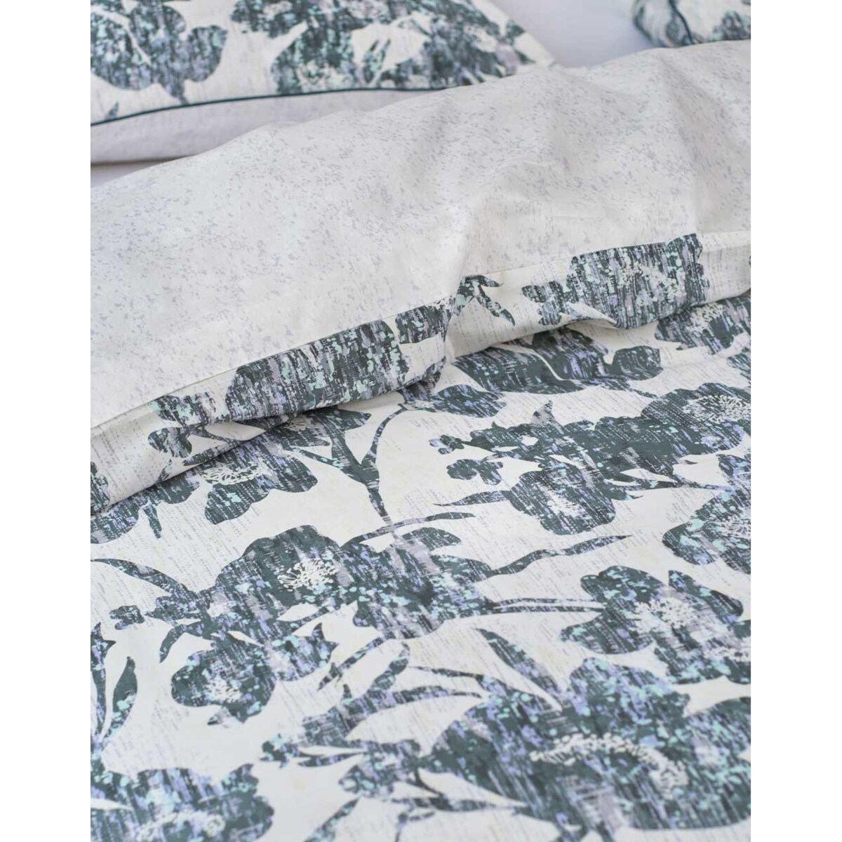 Ekskluzywna szara pościel z satyny bawełnianej w malowane niebieskie kwiaty, poszewki dekoracyjne, pościel w kwiaty, Esprit, 155 x 220 cm