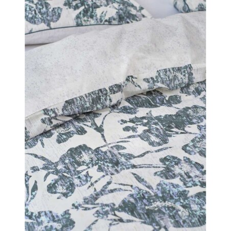 Ekskluzywna szara pościel z satyny bawełnianej w malowane niebieskie kwiaty, poszewki dekoracyjne, pościel w kwiaty, Esprit, 155 x 220 cm