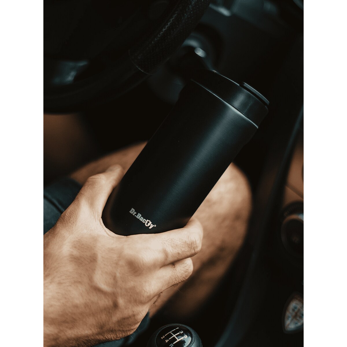 Kubek termiczny 2w1 Dr.Bacty Notus Żona bogatego męża - czarny