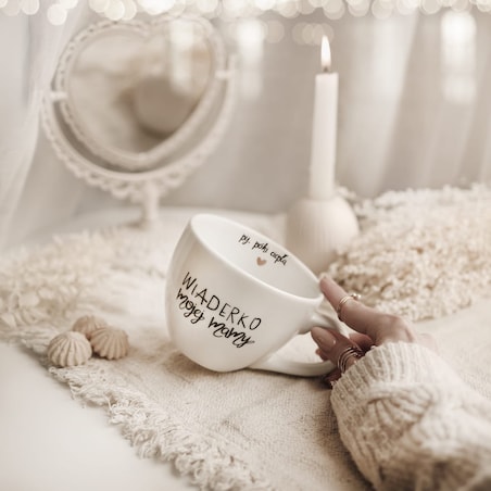 Biały kubek porcelanowy 500 ml - zabawny napis wiaderko mojej mamy dla mamy na Dzień Mamy