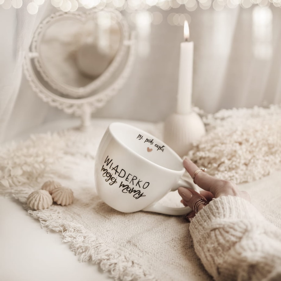Biały kubek porcelanowy 500 ml - zabawny napis wiaderko mojej mamy dla mamy na Dzień Mamy
