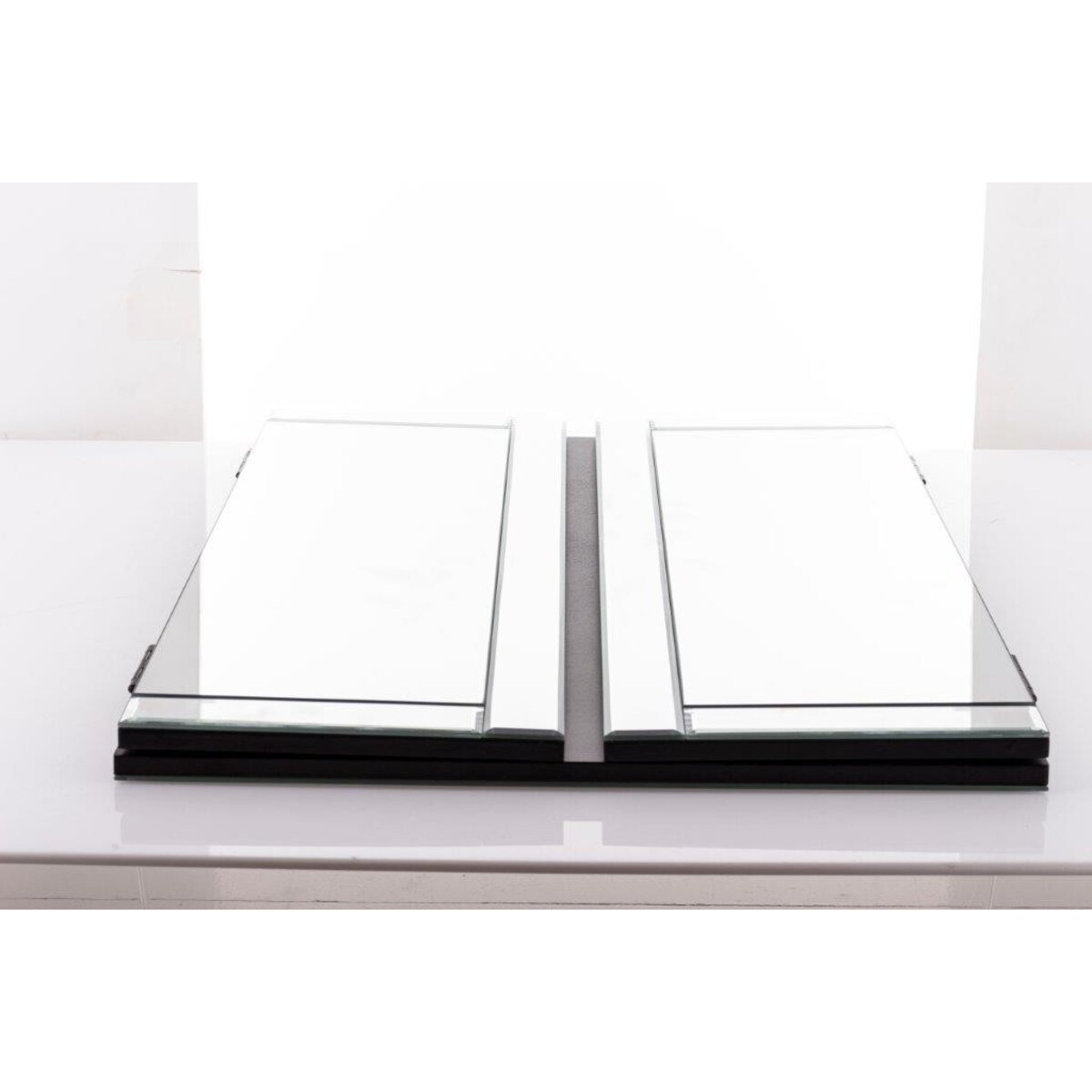 Lustro z lustrzanymi okiennicami 60x67x15 cm