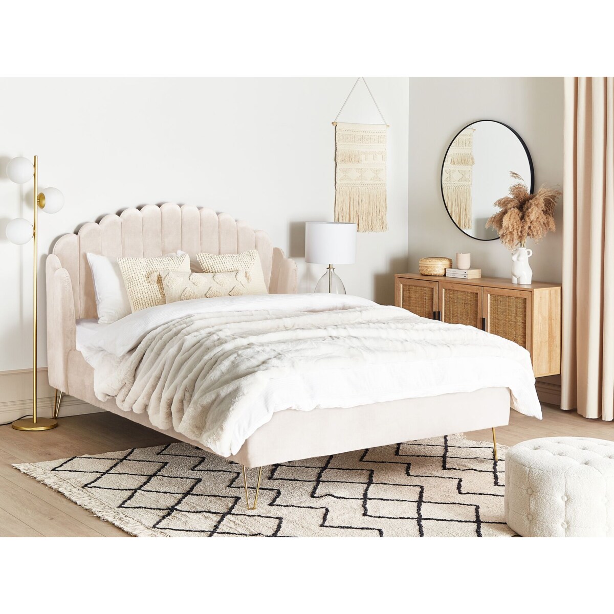 Łóżko welurowe 140 x 200 cm beżowe AMBILLOU