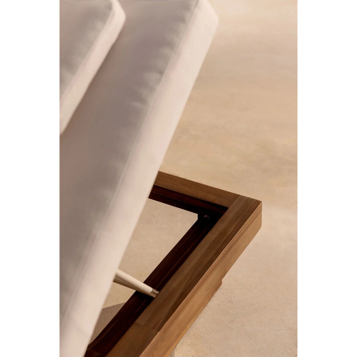 Rozkładany leżak Dailin z drewna akacjowego