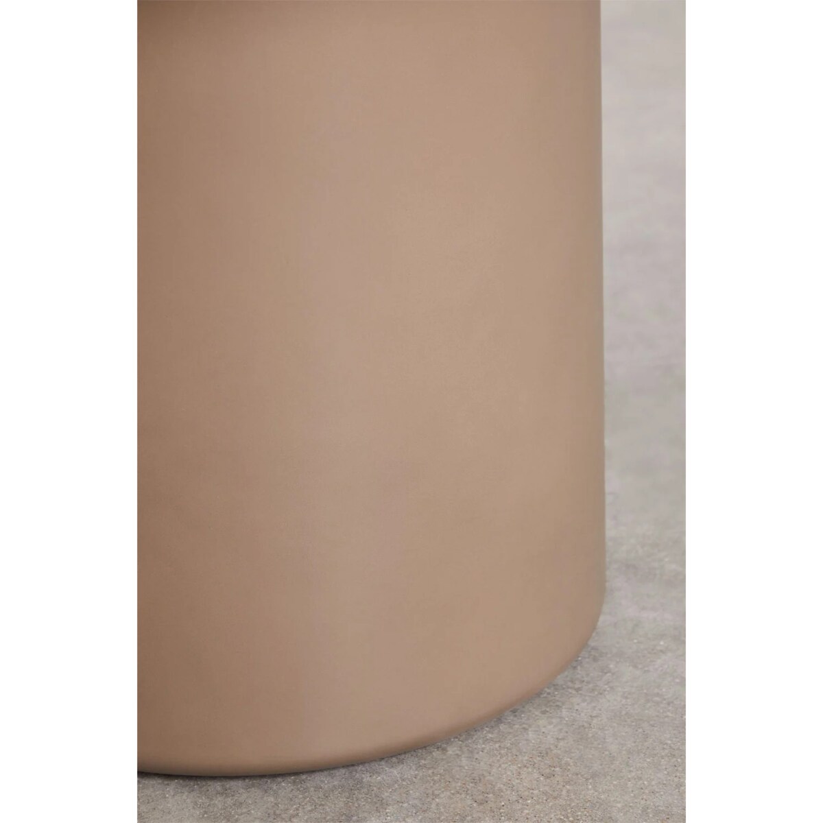 Okrągły stół do jadalni z cementu Namara camelowy Ø120 cm