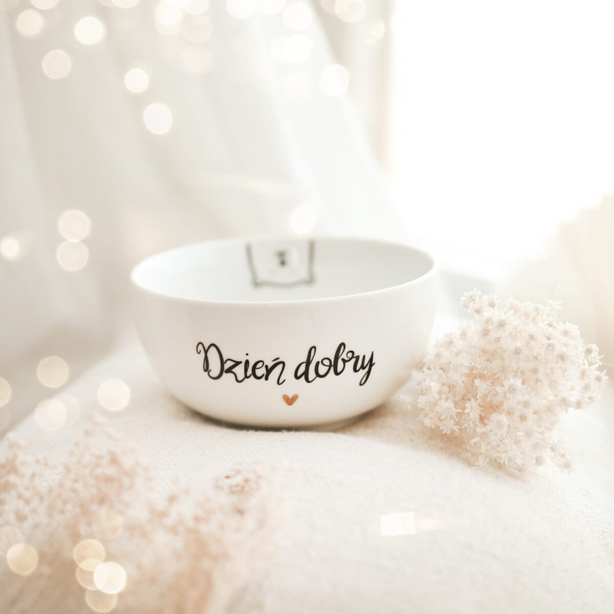 Biała miska porcelanowa - napis Dzień dobry misiu ze złotym sercem dla ukochanej osoby na rocznicę związku