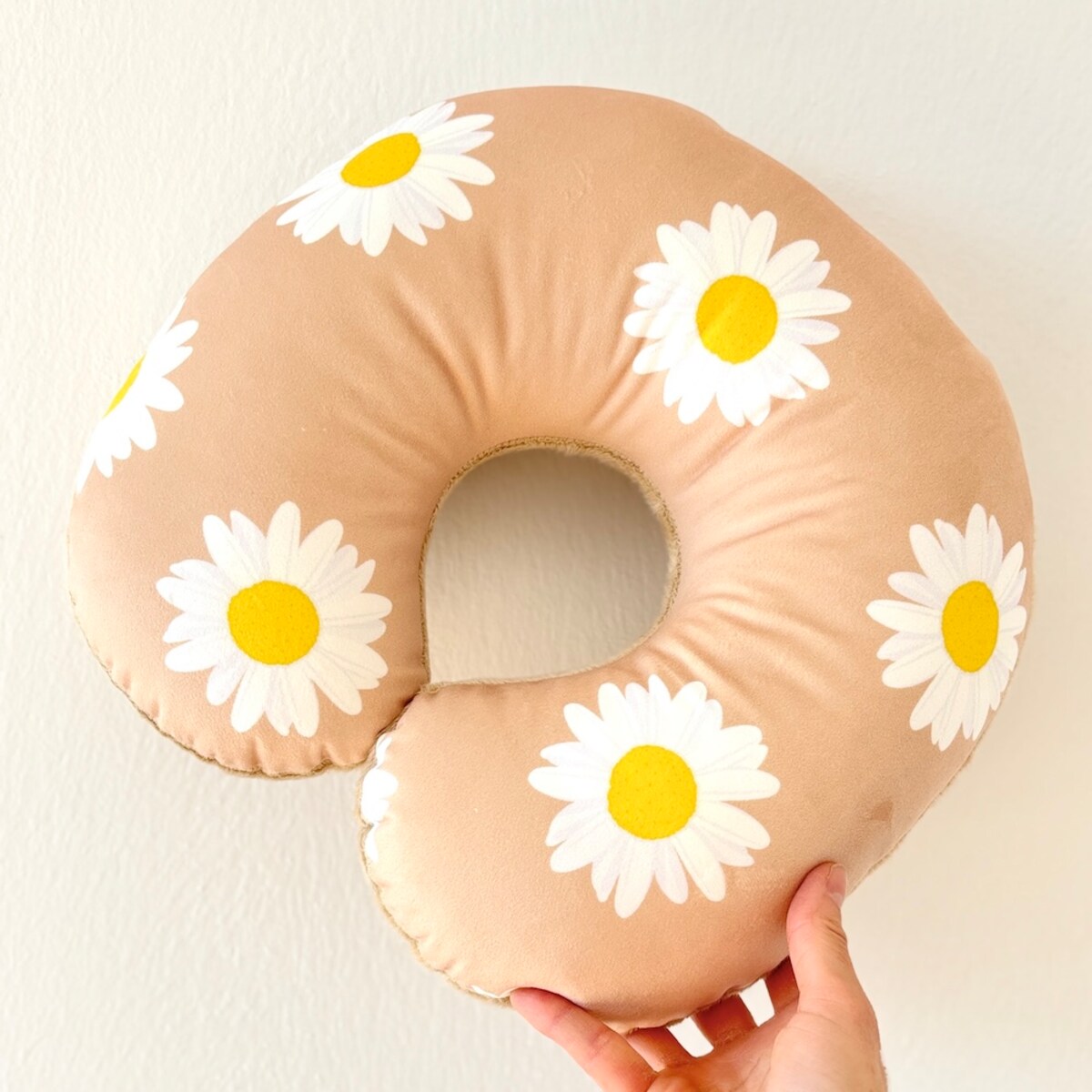 Poduszka podróżna rogal w Stokrotki