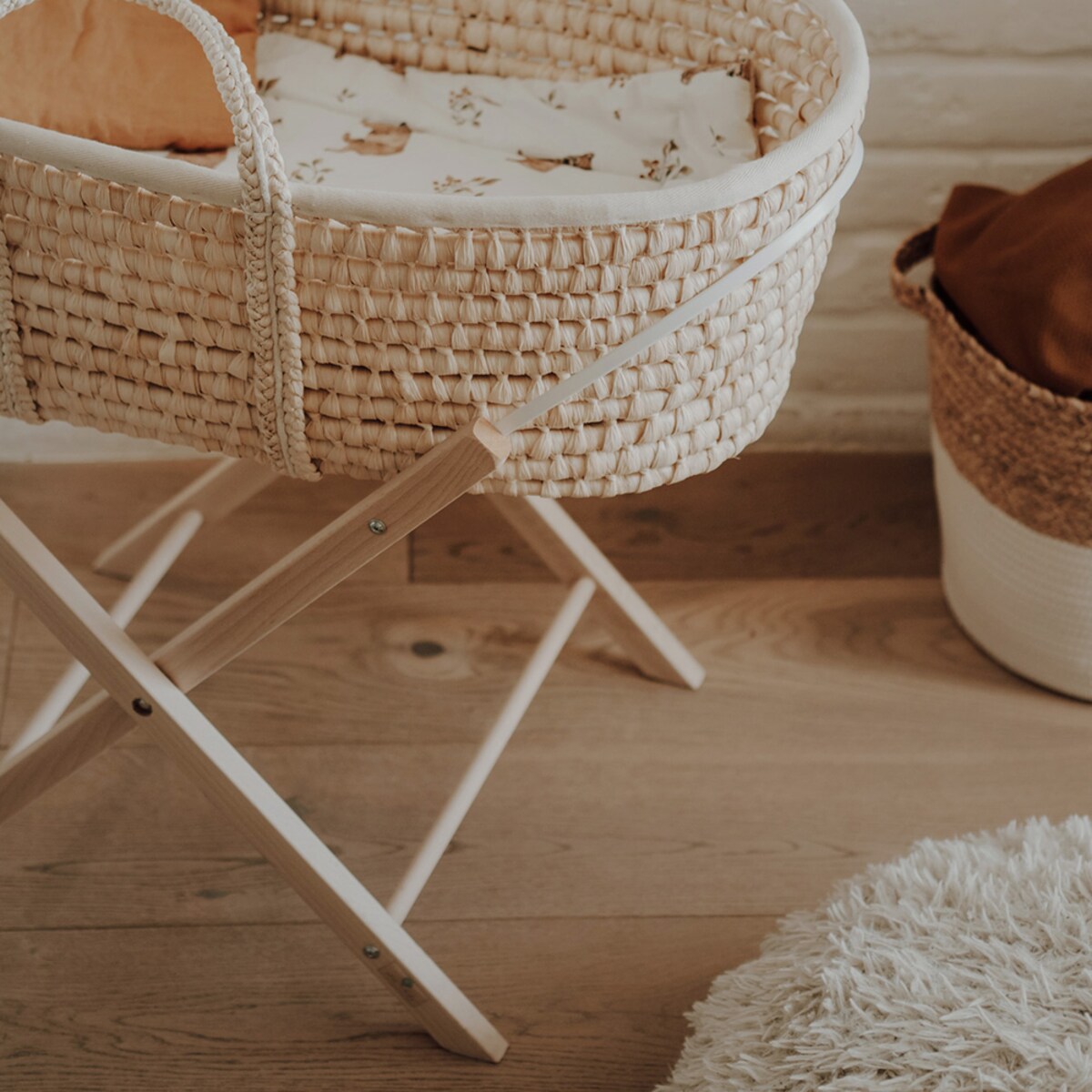 Stojak na kosz Happy Moses - Smart Stand naturalny