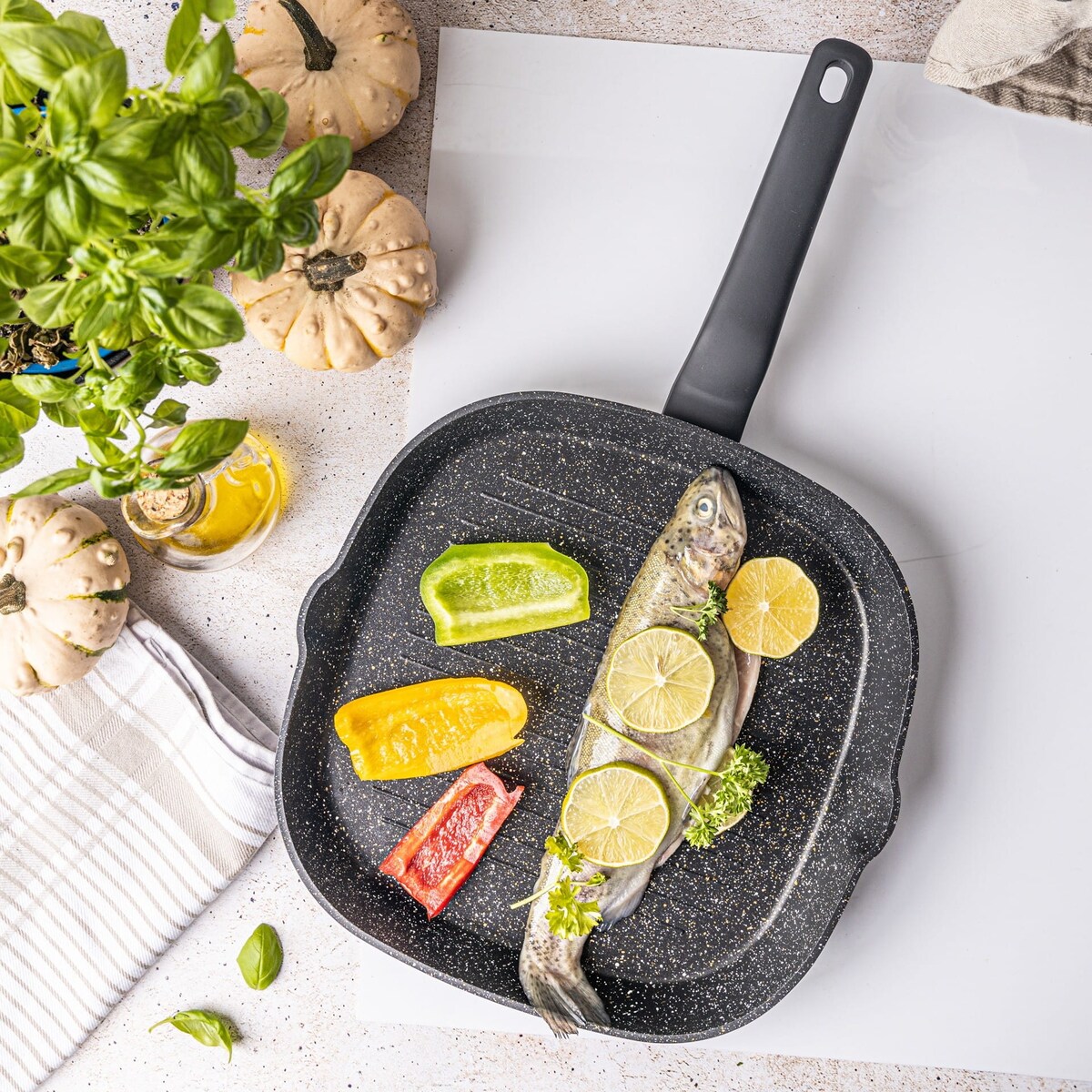 Patelnia grillowa z powłoką marmurową 28cm indukcja KLAUSBERG