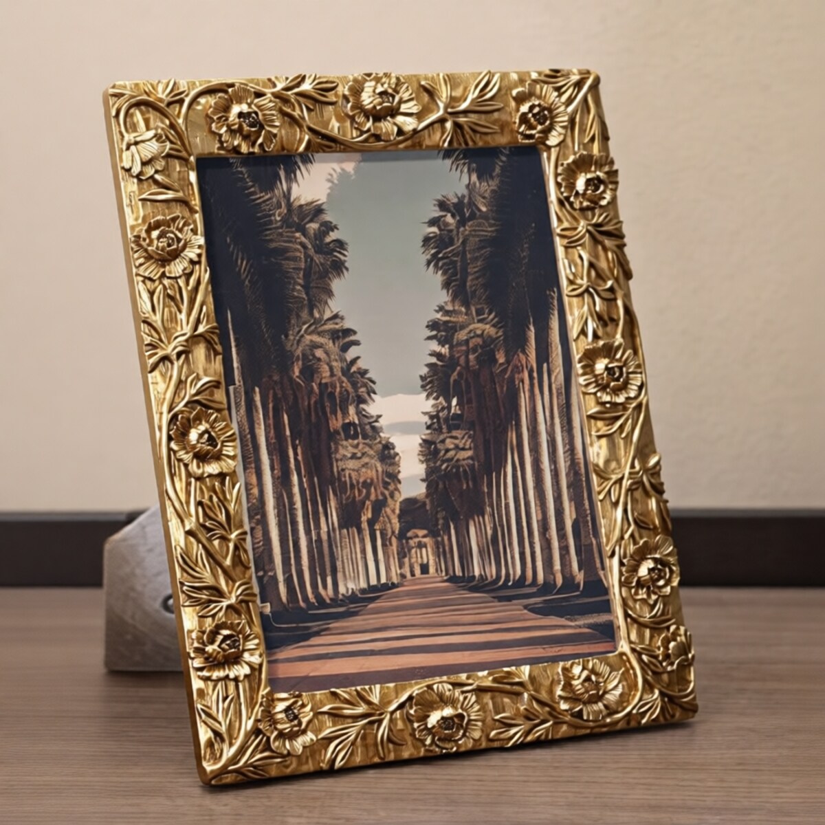 Ramka na zdjęcia Poppy, zdjęcie 15 x 20 cm, kolor złoty, żywica syntetyczna i szkło, rama 19,8 x 2 x 25 cm, na fotografie i portrety, Mauro Ferretti