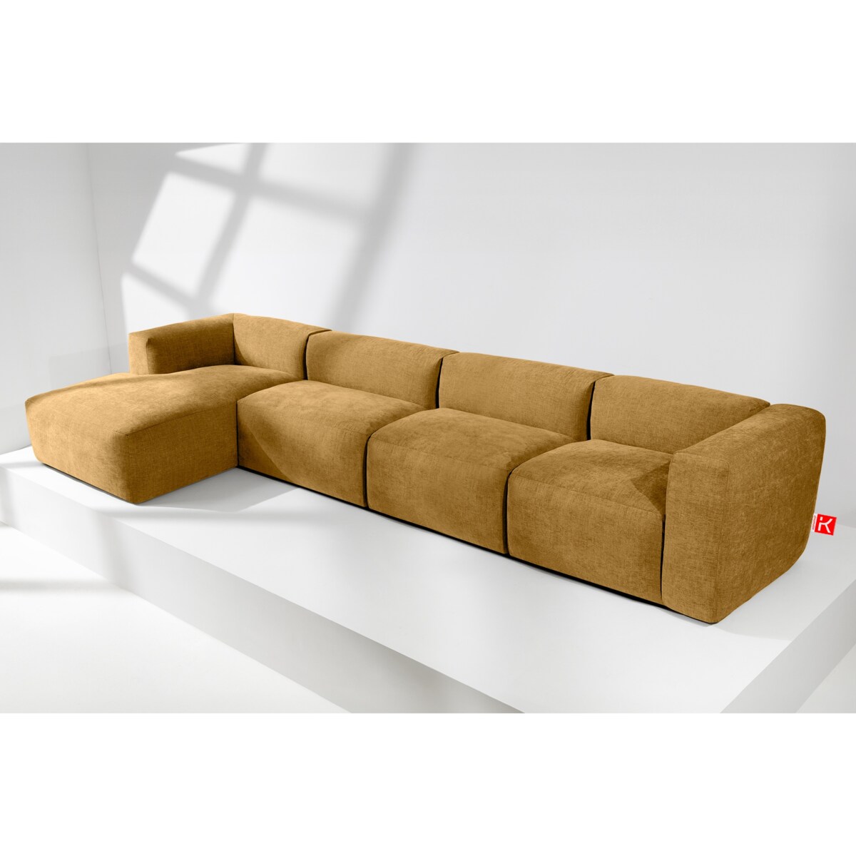 KONSIMO BUFFO Sofa narożna lewa 6-osobowa z wyjątkowo miękkim siedziskiem, kolor miodowy