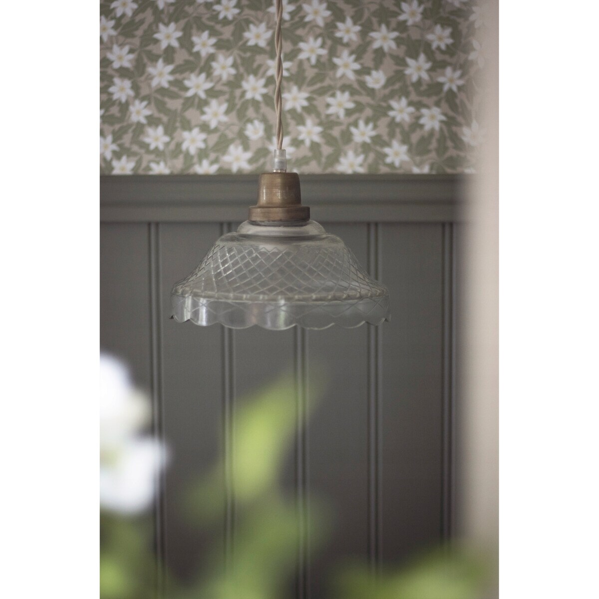 LAMPA ZE SZKLANYM KLOSZEM GRETA żelazo śr. 21cm