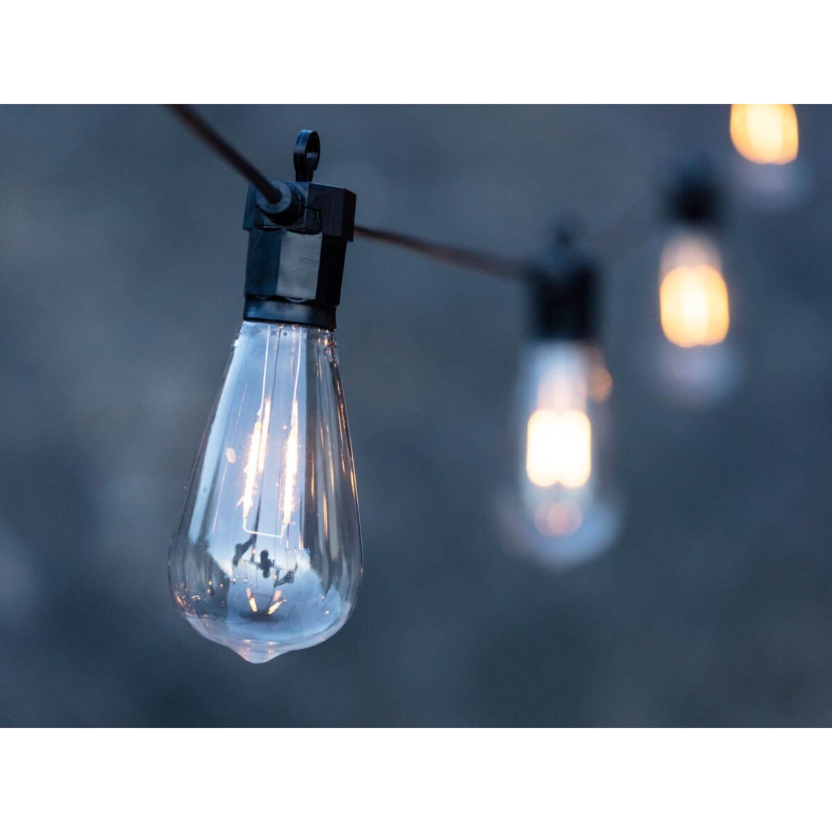 Dekoracyjna girlanda zewnętrzna LED 2,4W 5,5m czarna