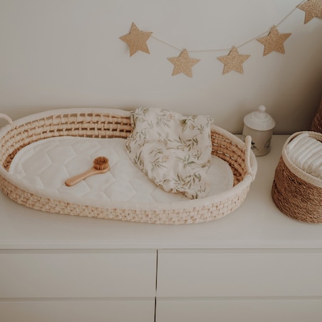 Kosz do przewijania — pleciony z grubej trawy