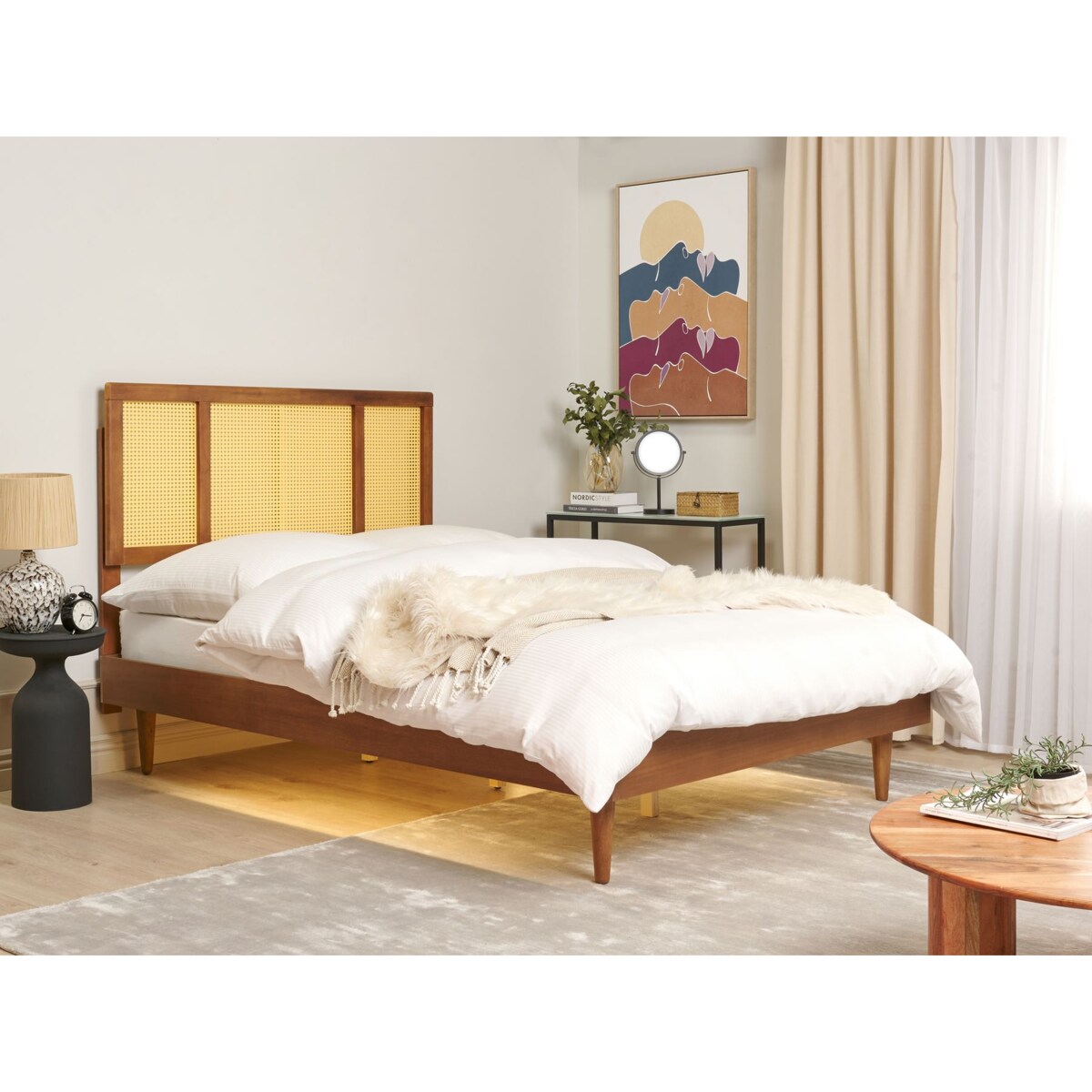 Łóżko LED Rattan AURAY 140 x 200 cm Brązowy