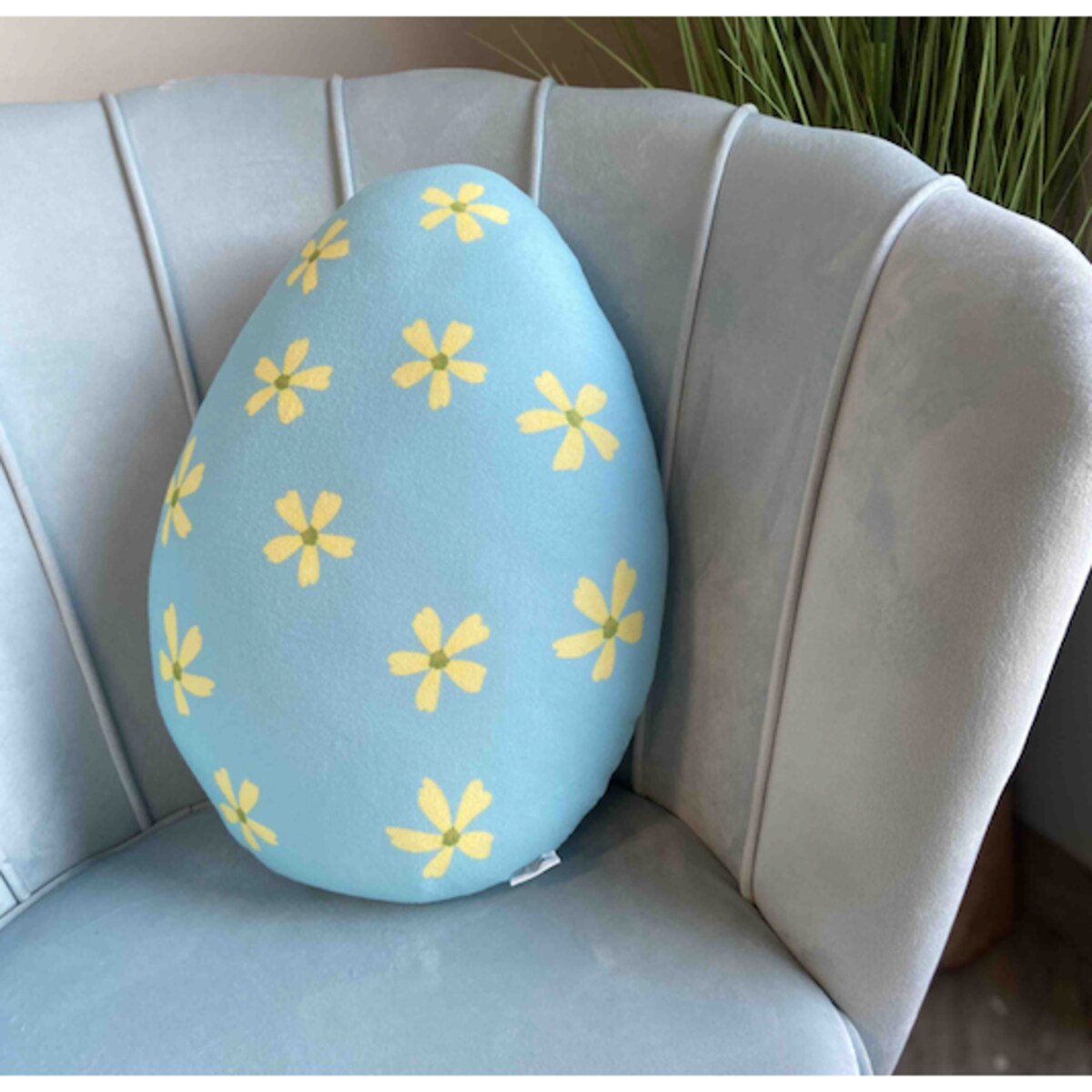 Poduszka jajko pisanka Wielkanoc błękitna w żółte kwiatki