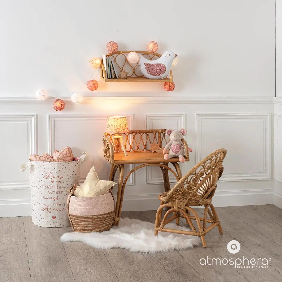 Ozdobny stolik do pokoju dziecięcego, rattanowy, 62 x 43 x 69 cm