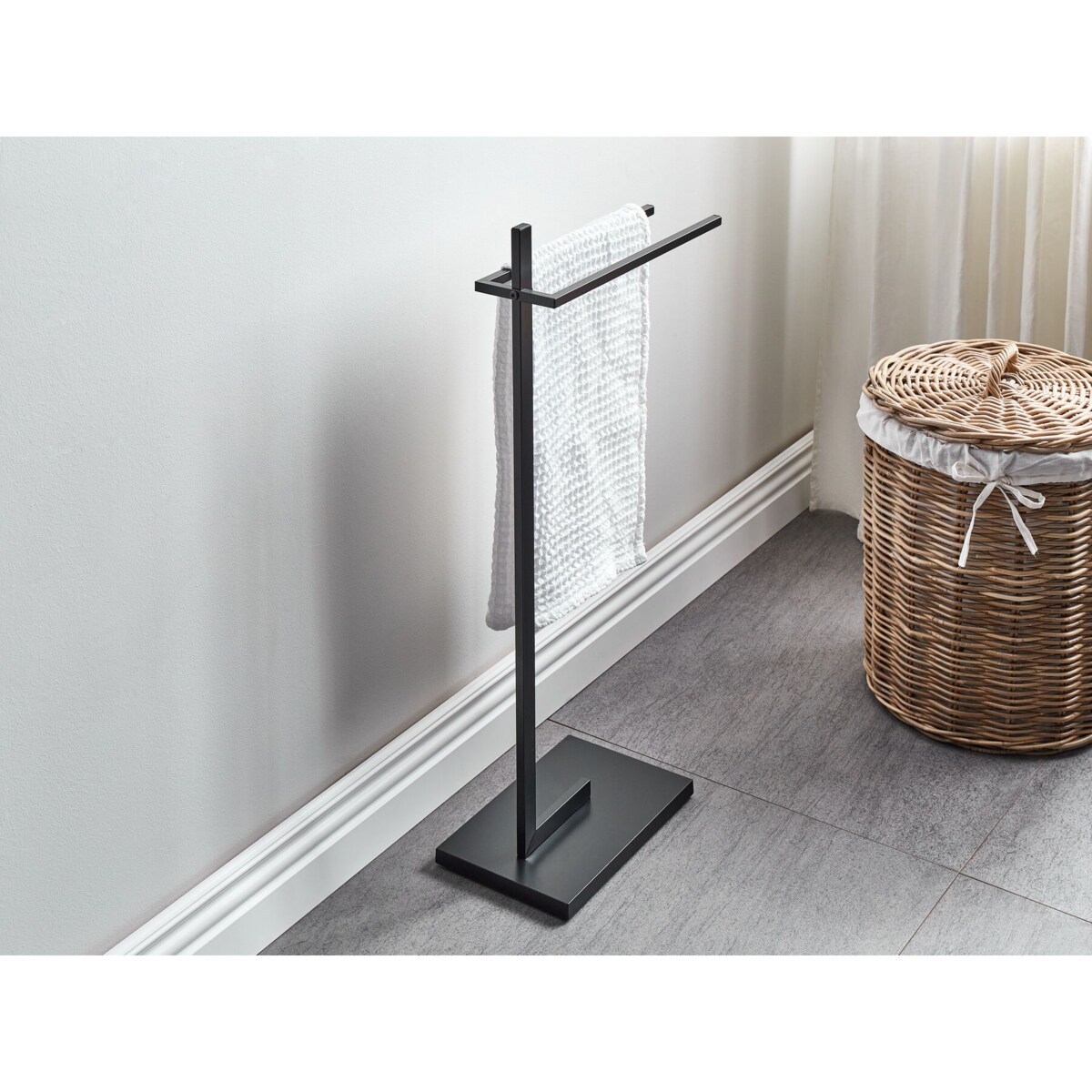 Stojak na ręczniki 45 x 86 cm czarny SELVA