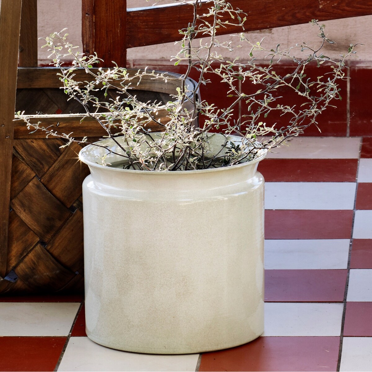 OSŁONKA DONICA WYSOKA BIAŁA 17cm doniczka metalowa do salonu prezent