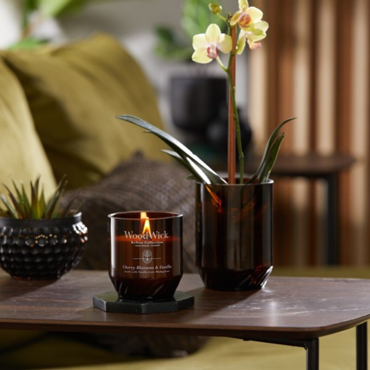 WoodWick świeca średnia CHERRY BLOSSOM & VANILLA