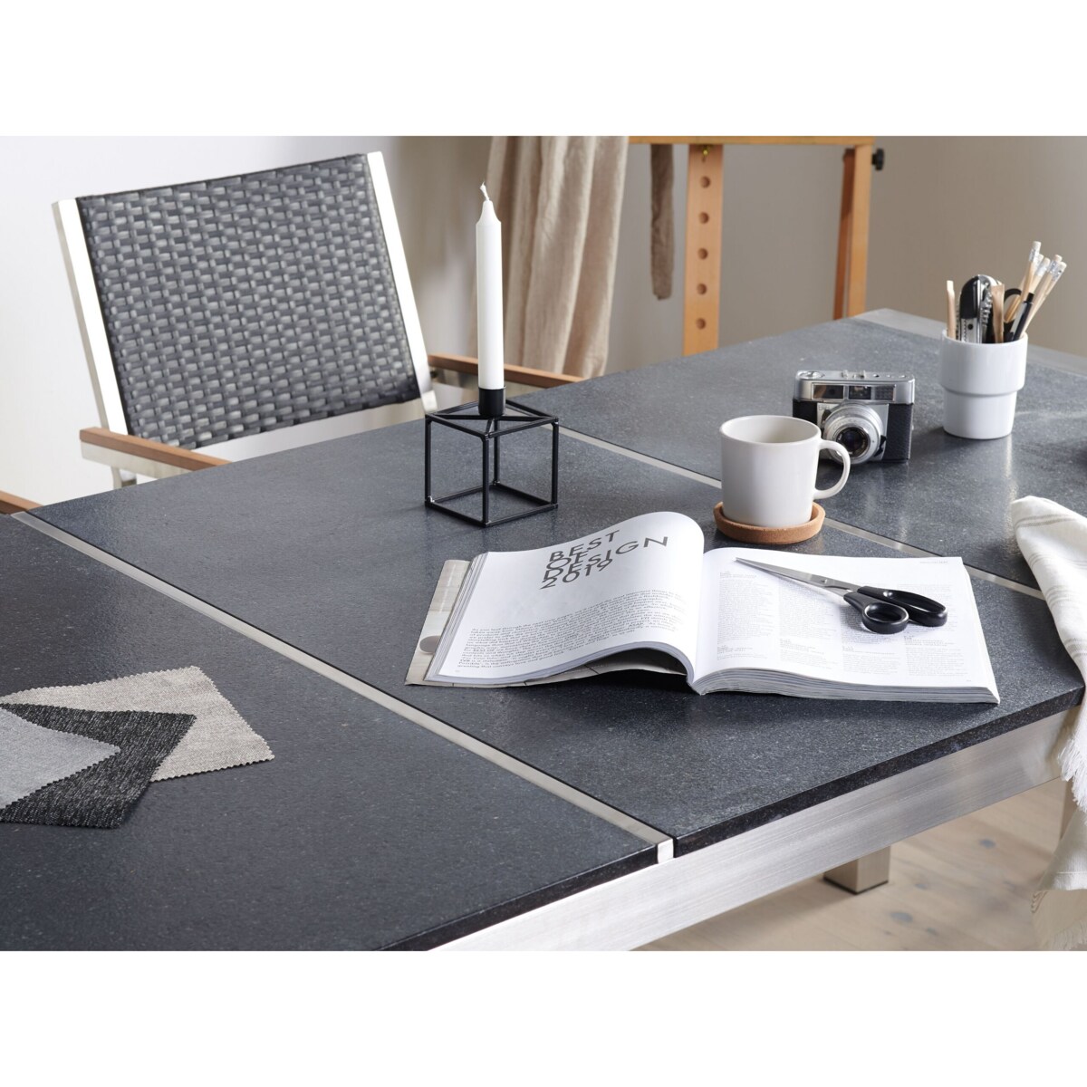 Zestaw ogrodowy stół granit palony dzielony blat czarny i 6 krzeseł beżowych GROSSETO