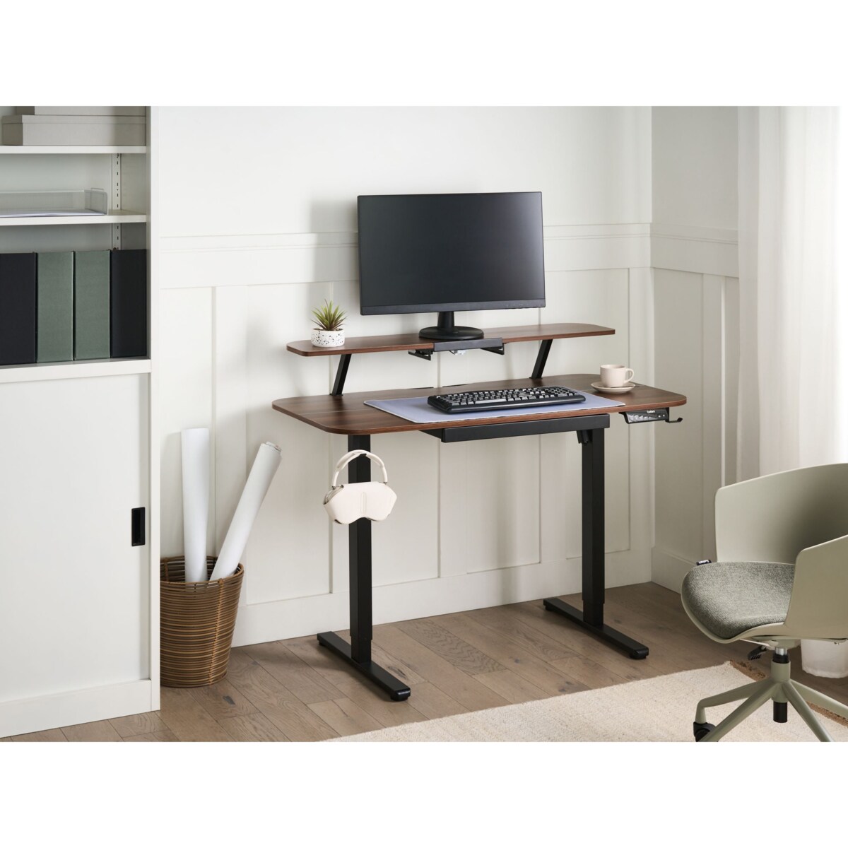 Biurko regulowane elektrycznie WILBANKS Brązowy/ czarny 120 cm 60 cm Z portem USB