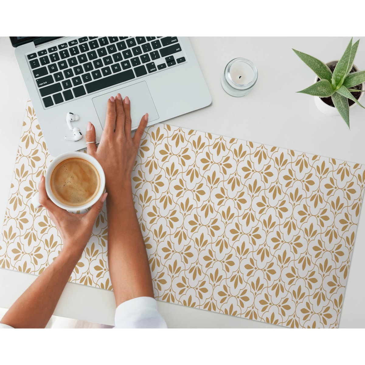 Brązowa mata na biurko Ornament roślinny, 90x45 cm