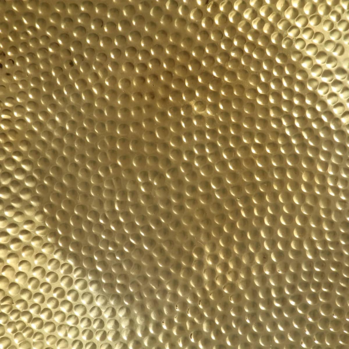 vidaXL Stolik kawowy z młotkowanego aluminium, 70x30 cm, mosiądz