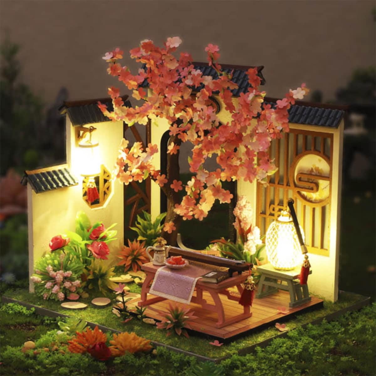 Miniaturowy domek - Muzyczny ogród