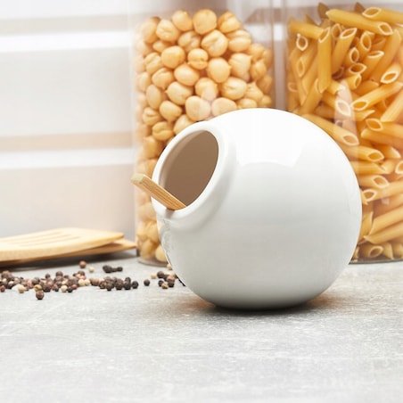 Pojemnik kuchenny z drewnianą łyżeczką na sól przyprawy cukier herbatę kula