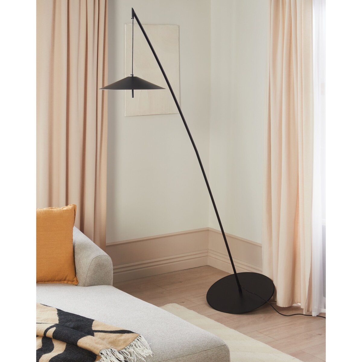 Lampa podłogowa metalowa czarna COMALIE