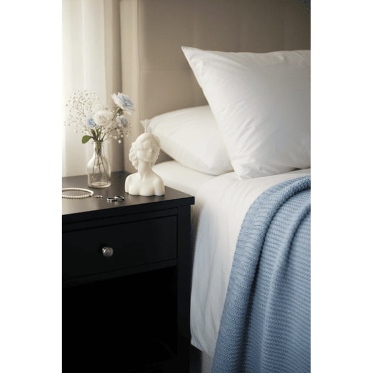 Świeca sojowa Celia – artystyczna rzeźba z naturalnego wosku, idealna jako elegancki prezent dla kobiety