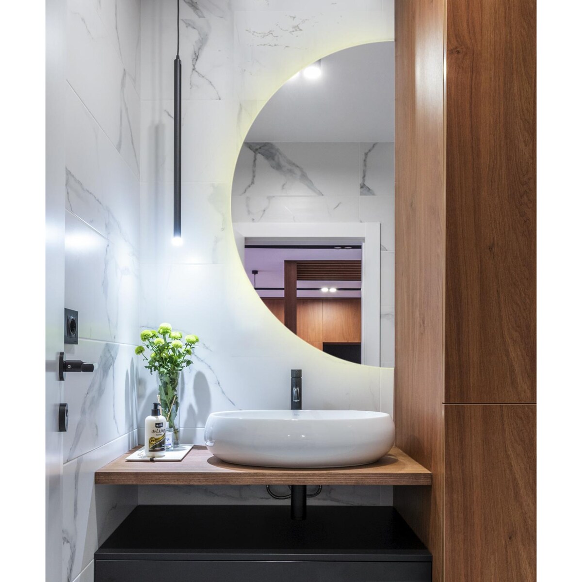 Lustro 100 x 50 cm Półokrągłe światło LED ciepłe