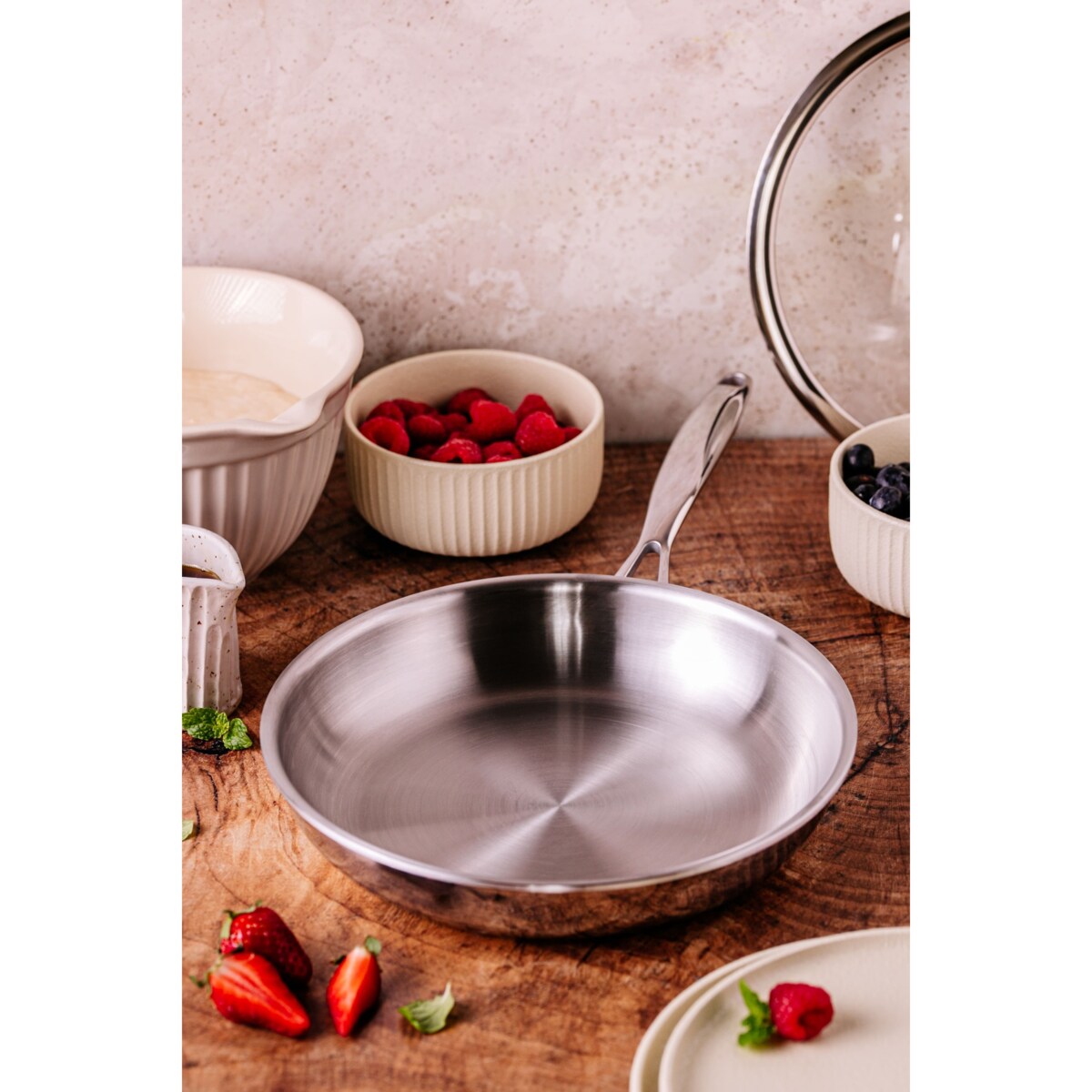 Profesjonalna patelnia stalowa Hikari 24 cm z pokrywką Na indukcje Na gaz Nierdzewna