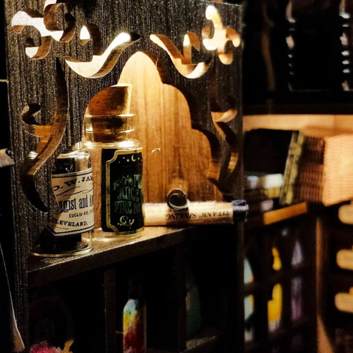 Miniaturowy domek Book Nook - Magiczna apteka - CuteBee