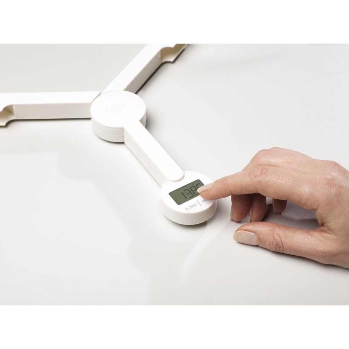 Składana waga kuchenna biała TriScale, Joseph Joseph