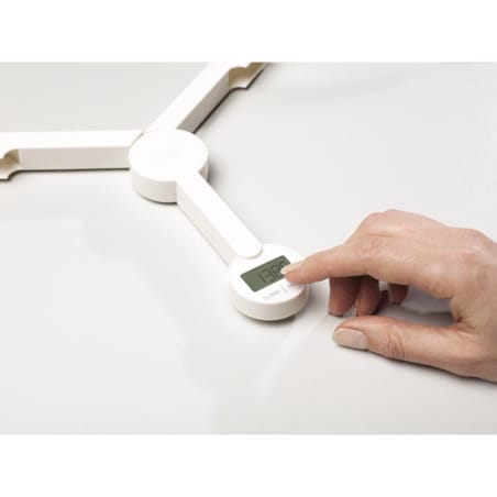 Składana waga kuchenna biała TriScale, Joseph Joseph