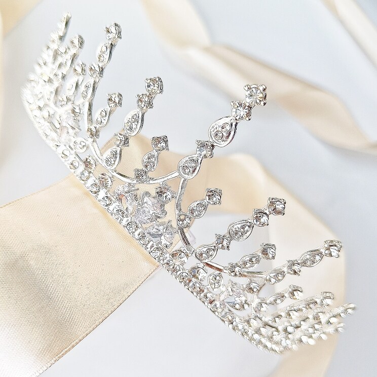 Srebrna wysoka okazała SMUKŁA KORONA diadem tiara błyszcząca ŚLUBNA
