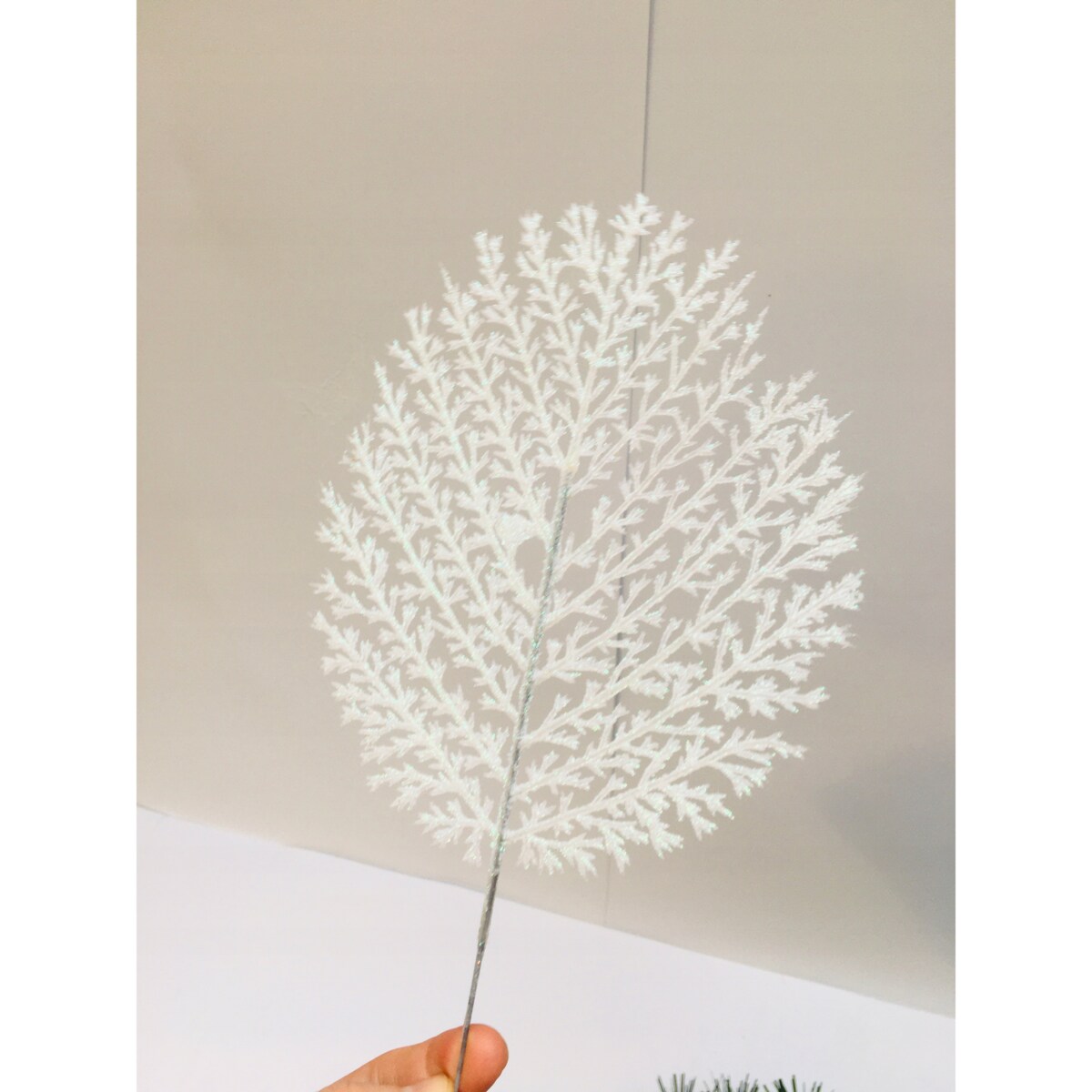 BROKATOWA GAŁĄZKA BIAŁA LIŚĆ paproć do dekoracji święta stroik choinka