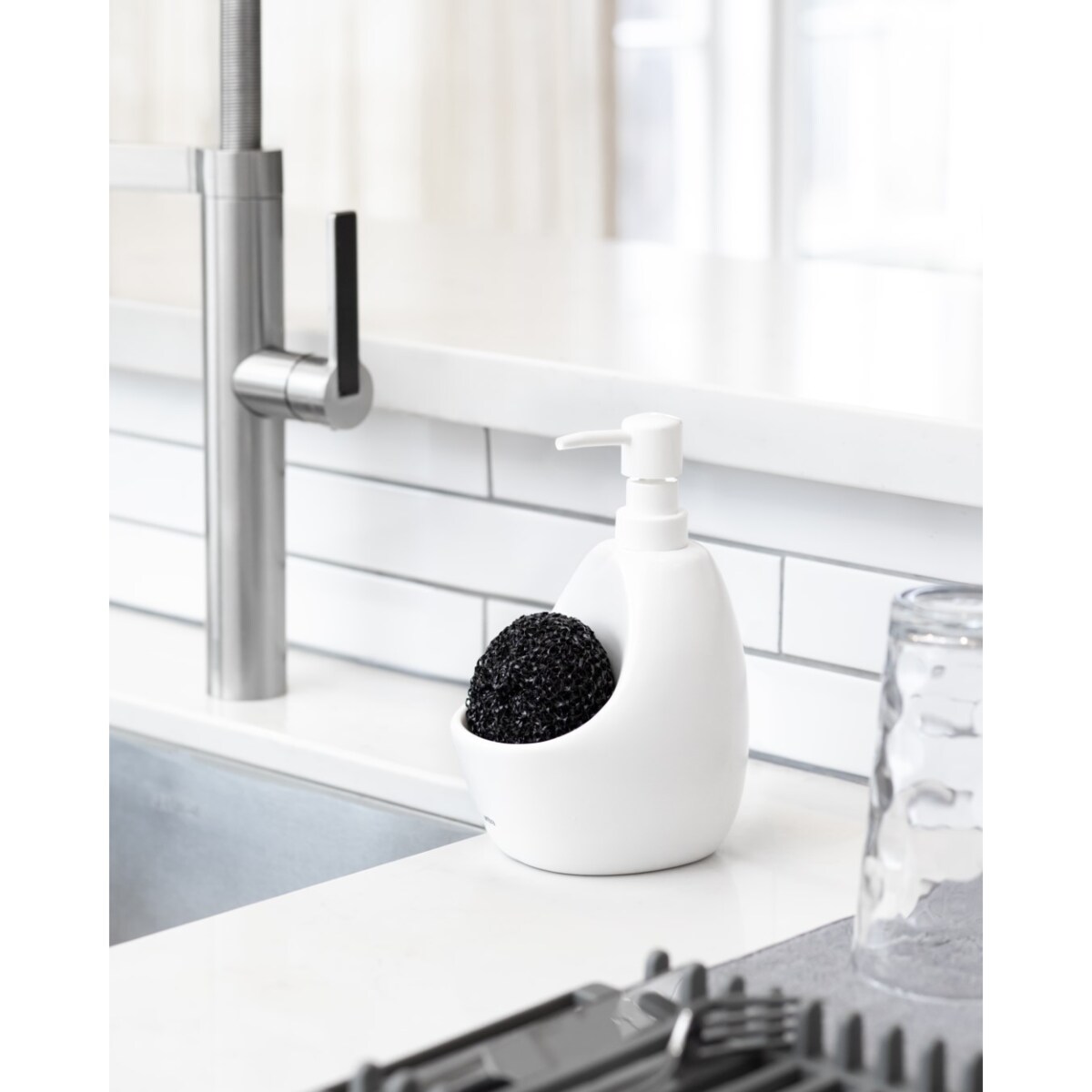 Matowy dozownik do mydła lub płynu z gabką biały Joey, 20 x 10 x 13 cm, Umbra