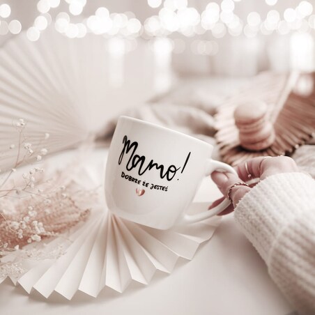 Biały kubek porcelanowy 300 ml - Złote serce i napis mamo dobrze, że jesteś dla mamy na dzień matki