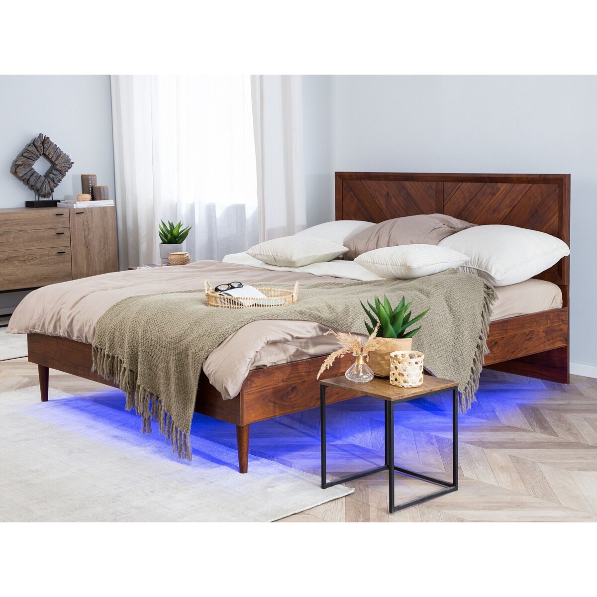 Łóżko LED 140 x 200 cm ciemne drewno MIALET
