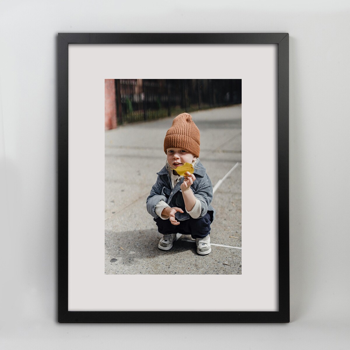 Ramka na zdjęcia 40x50 cm czarna rama MDF z plexi do powieszenia pion poziom klasyczna ramka FRAMAI