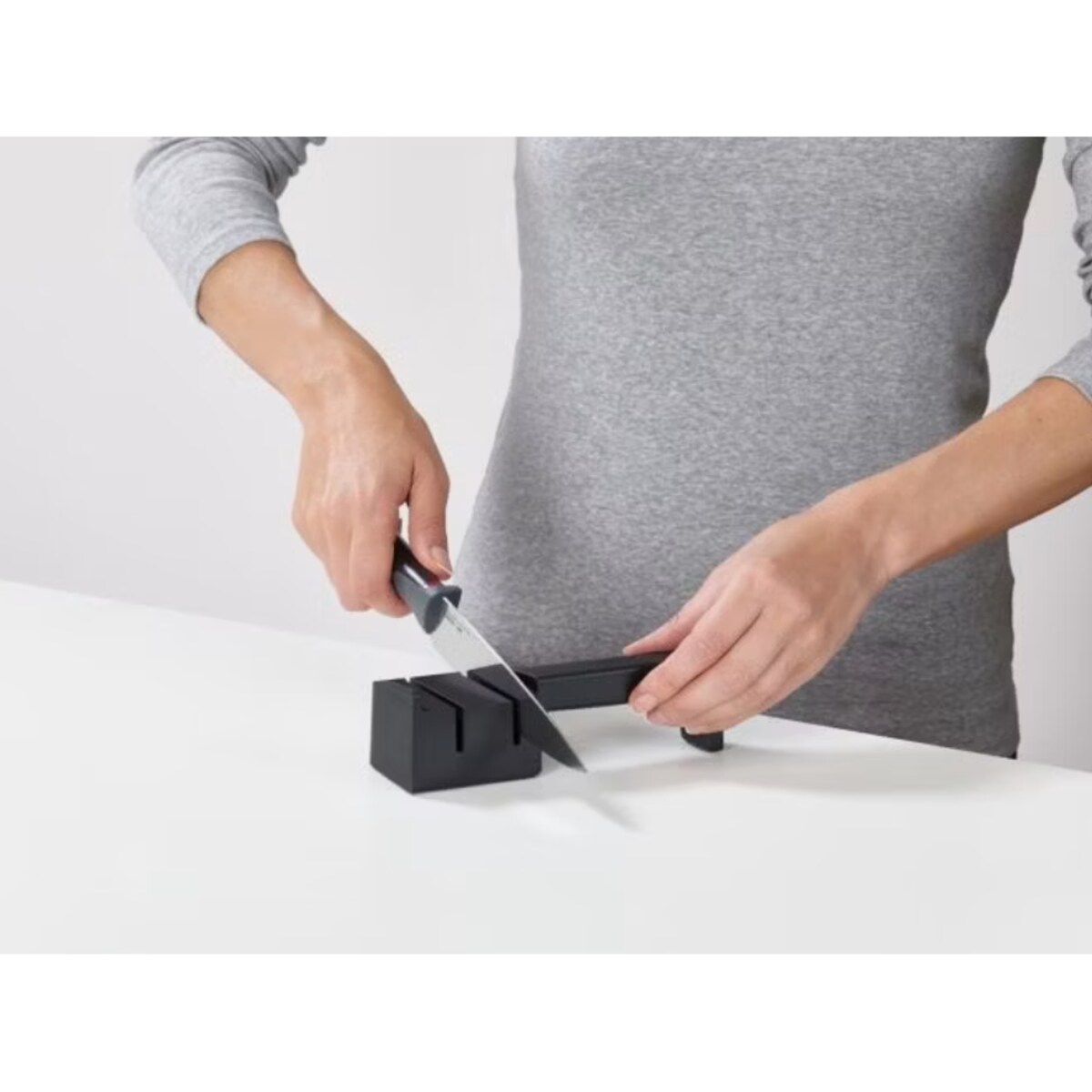 Zestaw 5 noży w bloku z ostrzałką Elevate, Joseph Joseph