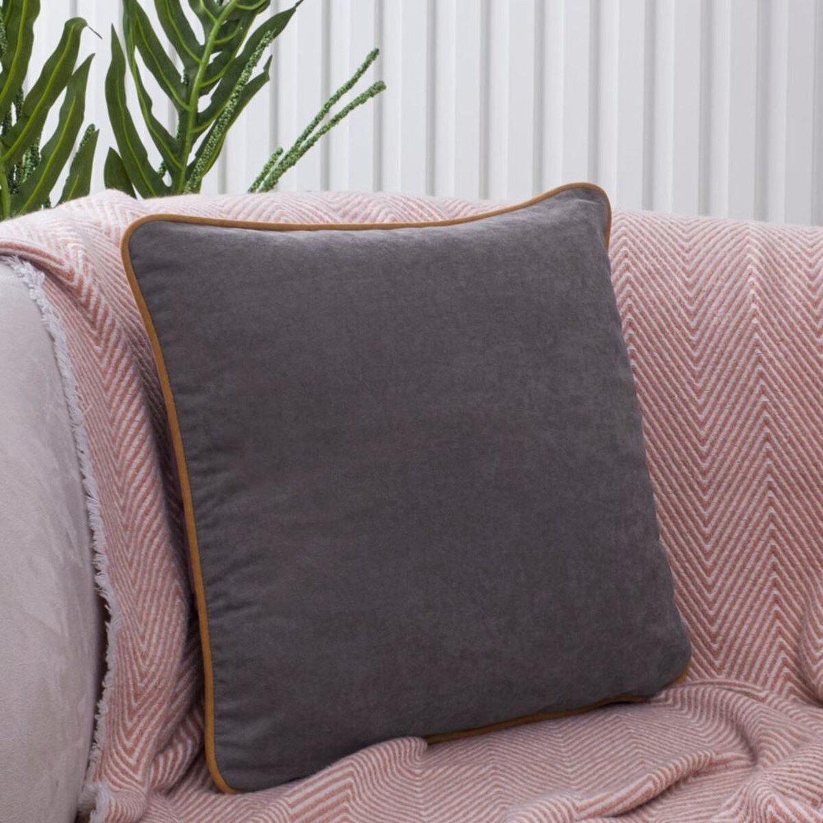 Poszewka dekoracyjna 40x40 szara, z lamówką