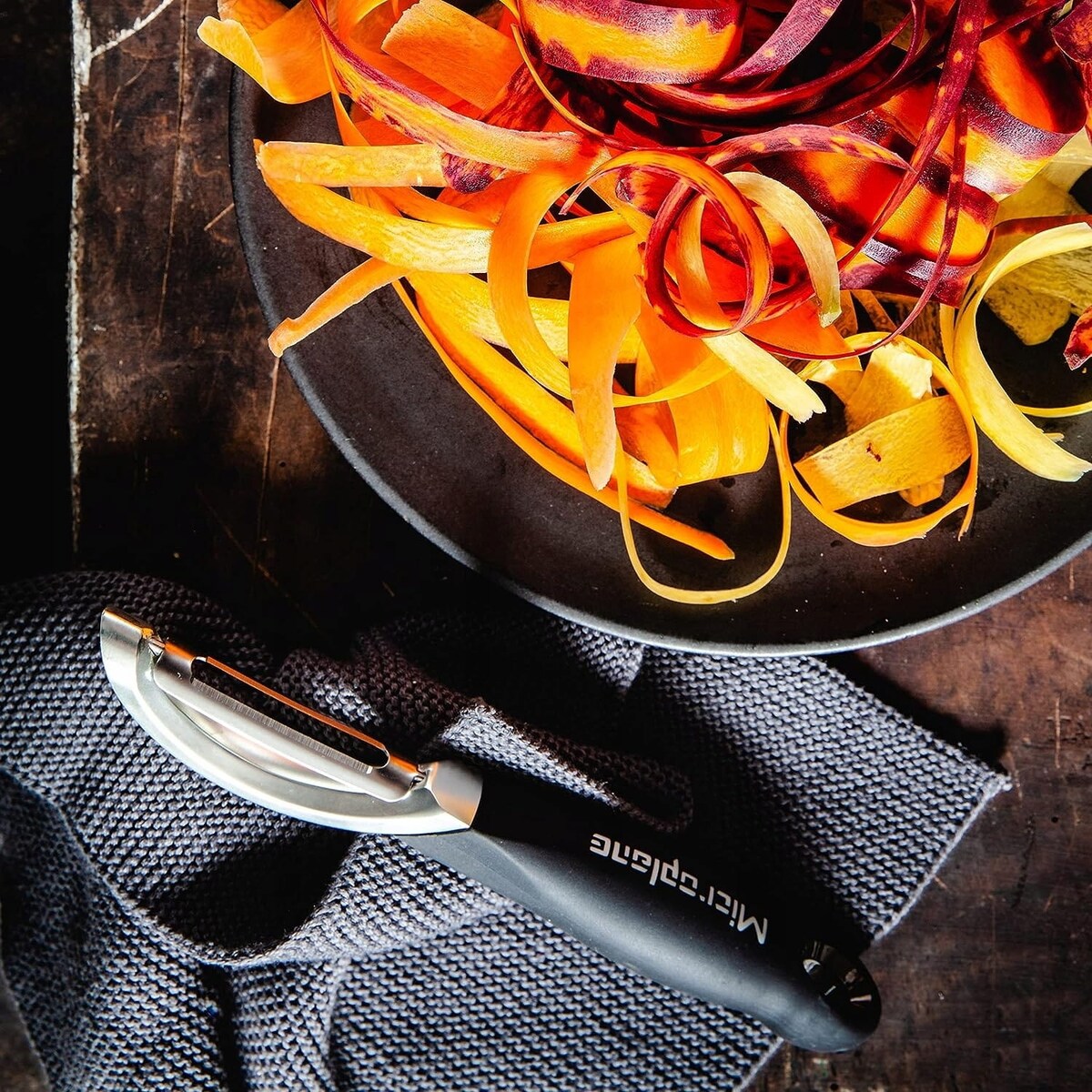 OBIERACZKA do Warzyw UNIWERSALNA Microplane black